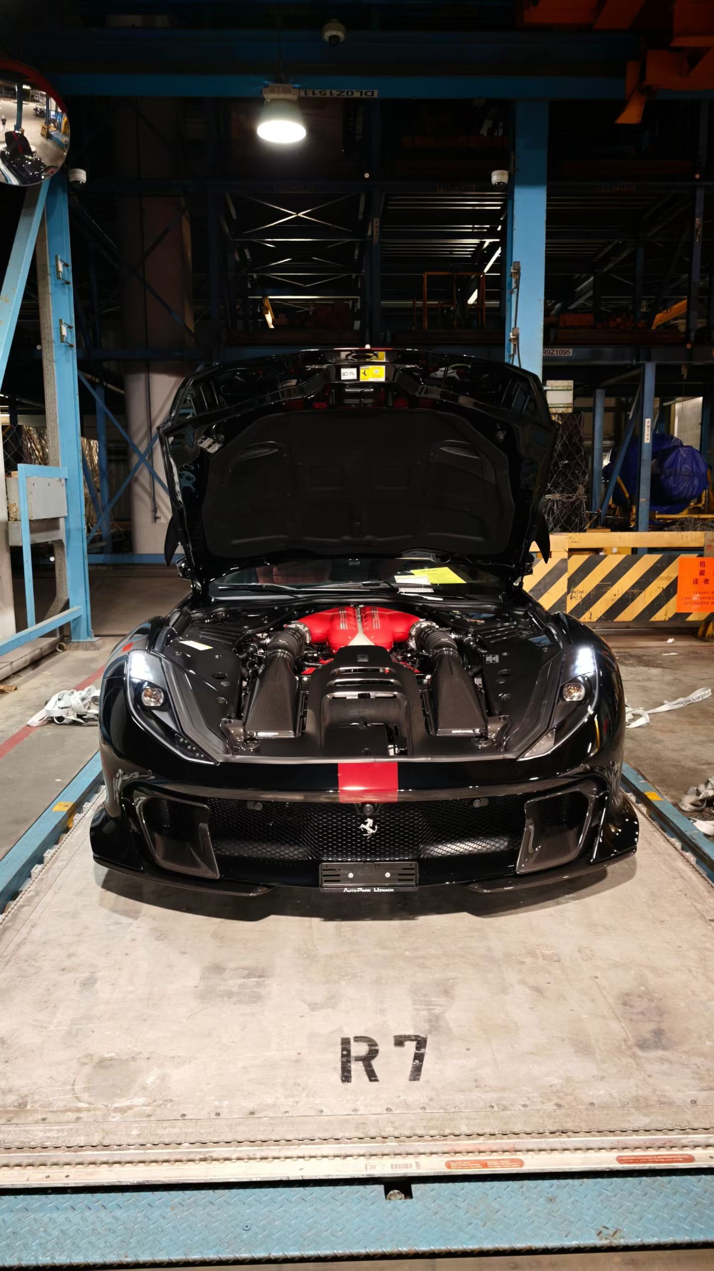 法拉利(ferrari) 又一台812 Competizione Aperta 