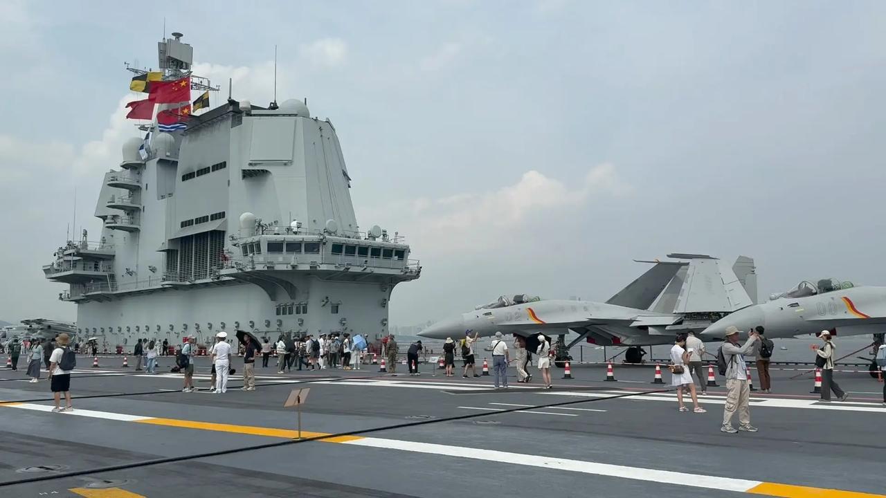 第一艘国产航母山东舰，身份有多特殊，为什么很少听到首艘国产航母山东舰的消息？要知