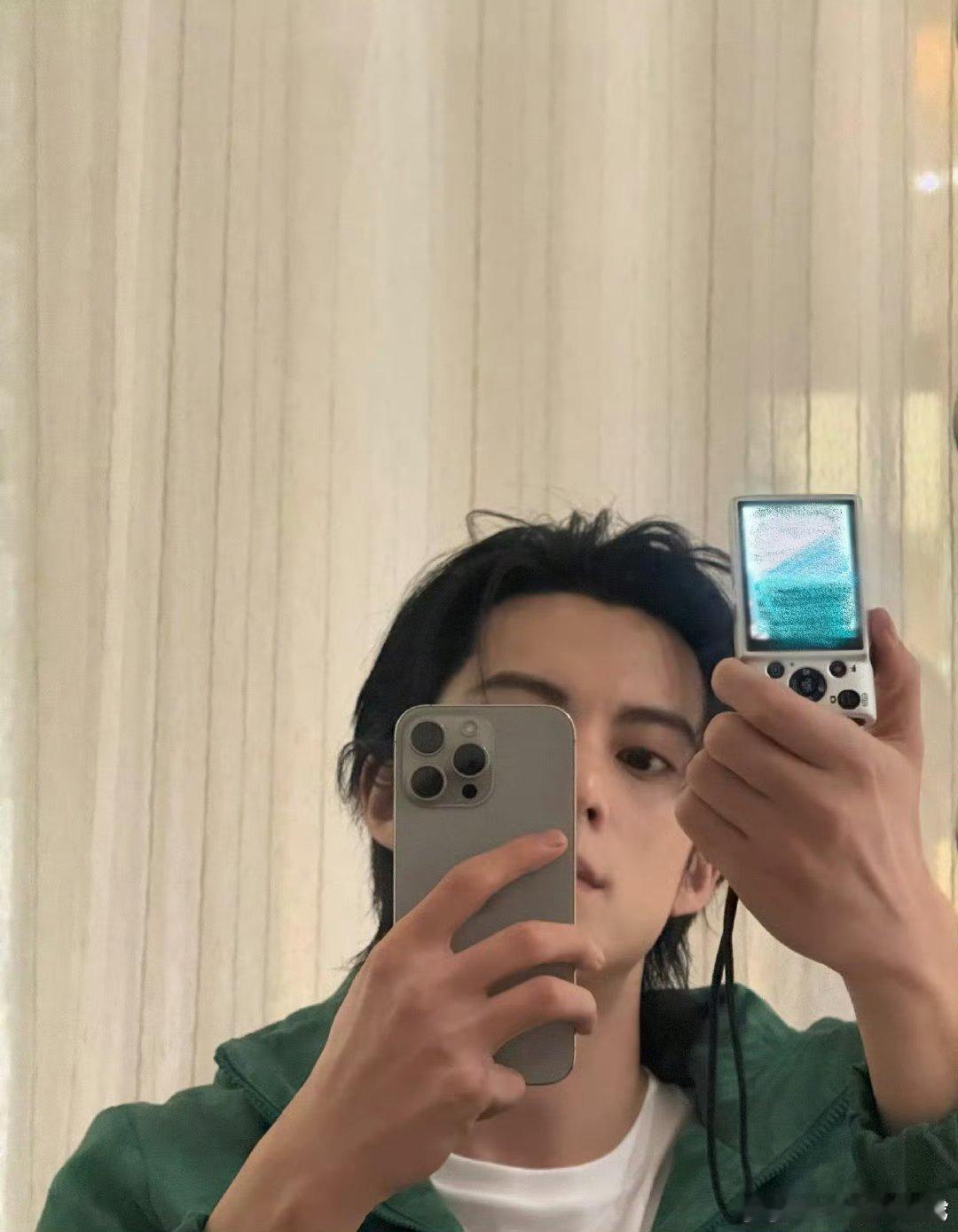 王鹤棣ccd随拍🈶！如何呢[举手] ​​​