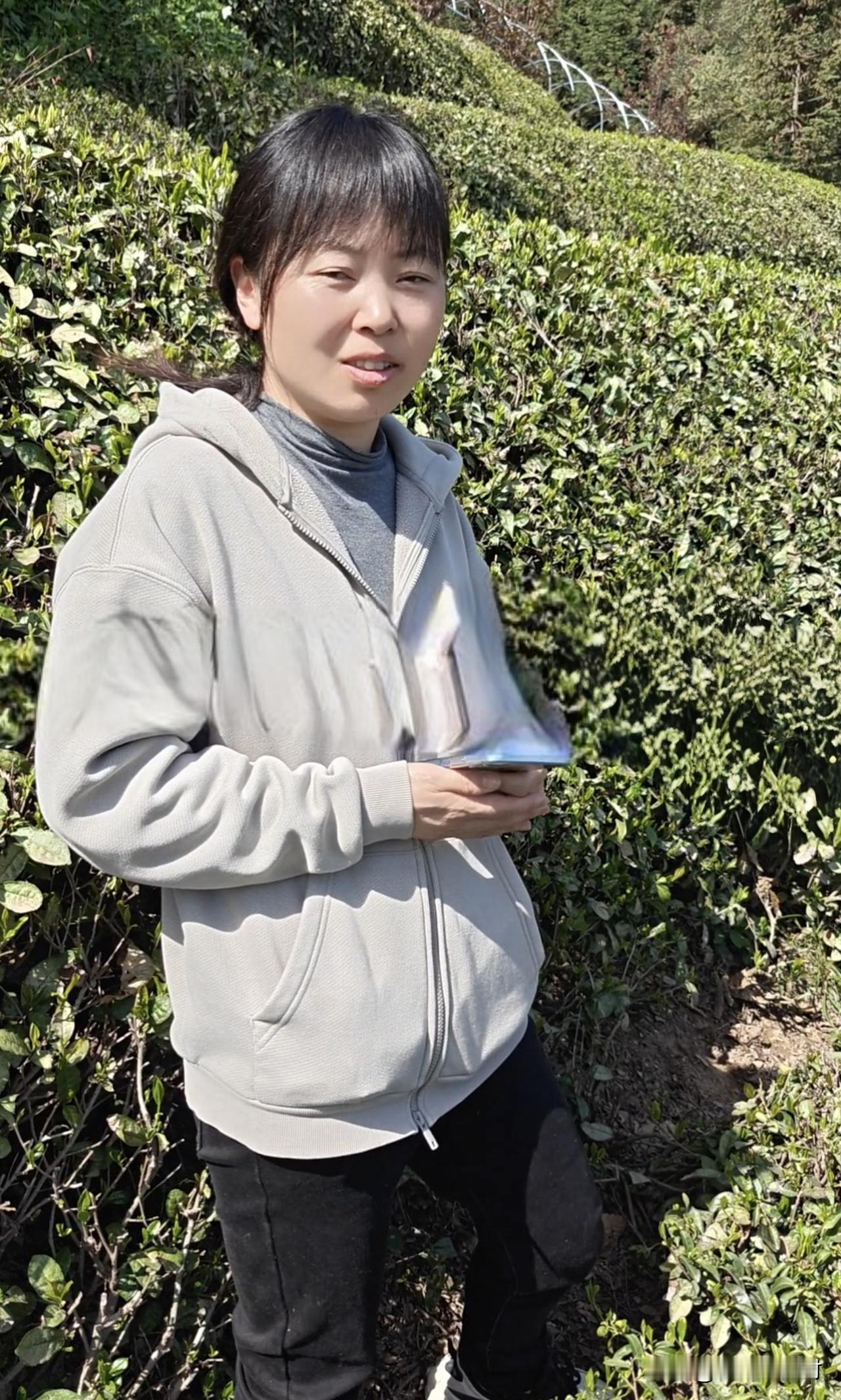 一个产业成大器，辽宁姑娘嫁鄂西。眉清目秀的张兰，于2021年来到湖北谷城县紫金镇