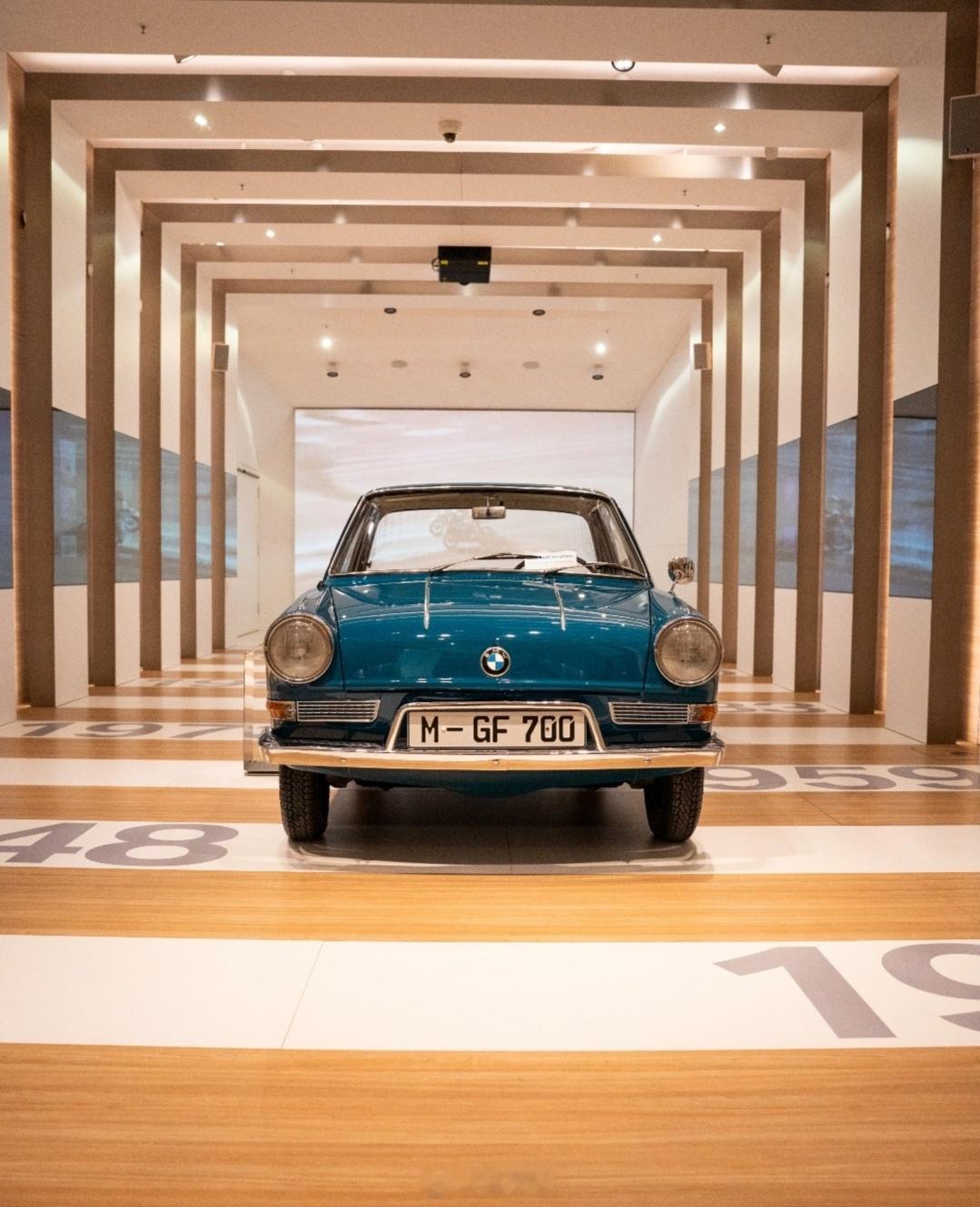 永恒的魅力与优雅的简约--BMW 700LS轿跑车。 