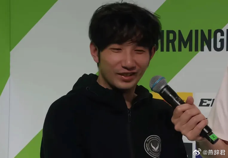 昨天赛后的采访，主持人问中国有没有什么新的选手是新的希望呢，森哥沉默了半分钟，尴