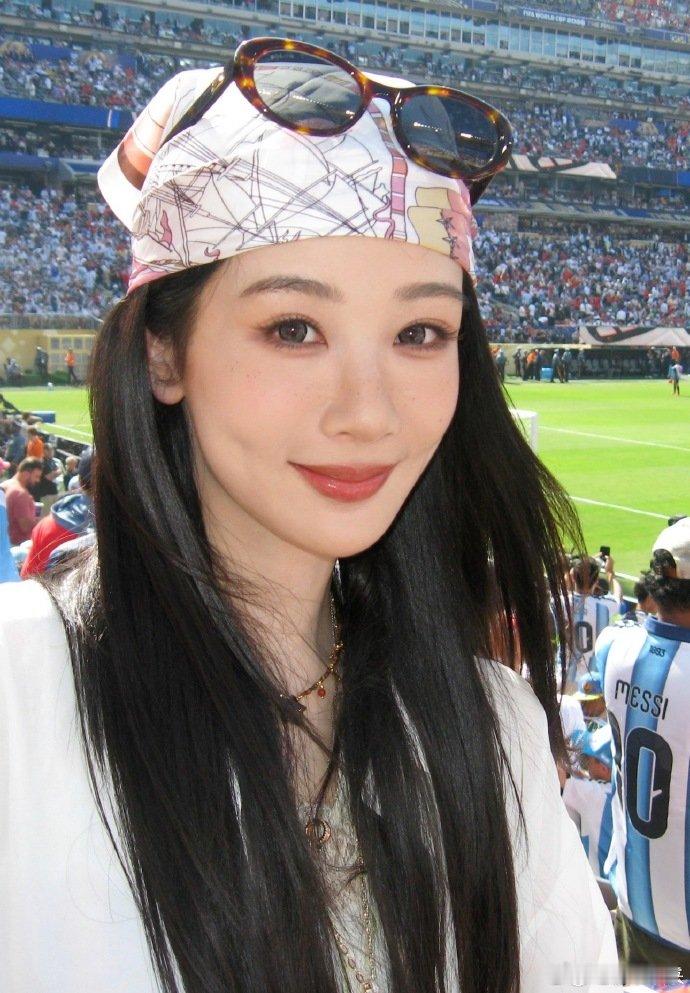 杨紫美式雀斑妆杨紫雀斑腮红 杨紫美式雀斑妆，审美越来越好了 