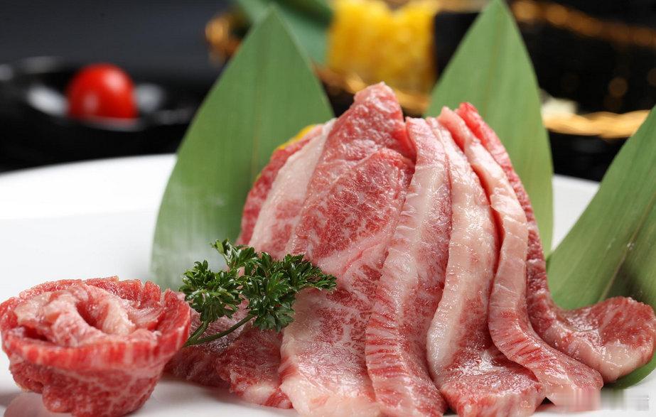 牛肉价格跌至近5年最低 【中国畜牧业协会：牛肉过度进口已对我国肉牛产业造成实质性