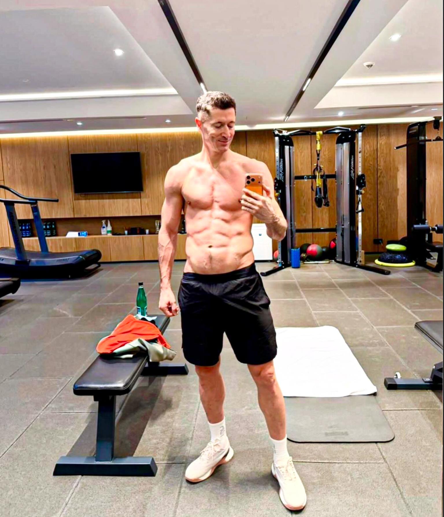 莱万多夫斯基😍😍😍😍😍😍😍😍😍😍😍巴萨体育大赏至死不渝红蓝