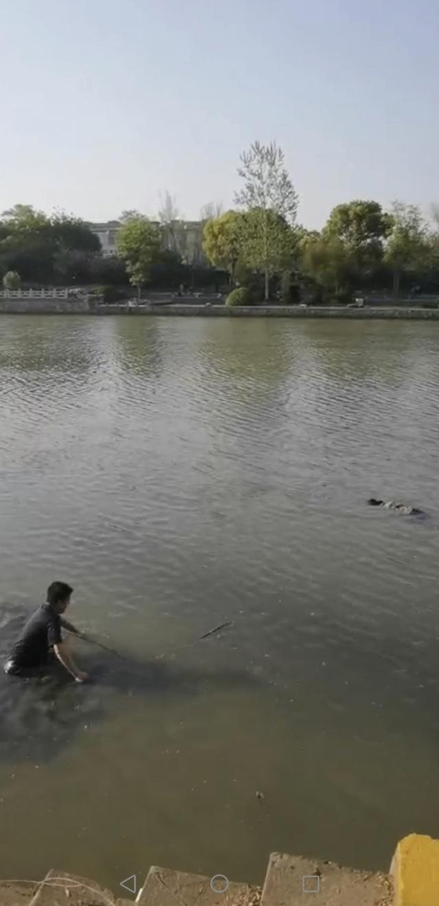 儿子不想打工，只想靠我的养老金维持生活。
前些日子，儿子提出让我拿出全部积蓄，给