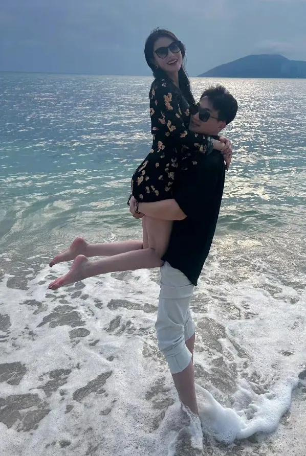 @张馨予 最新～结婚7周年[比心]