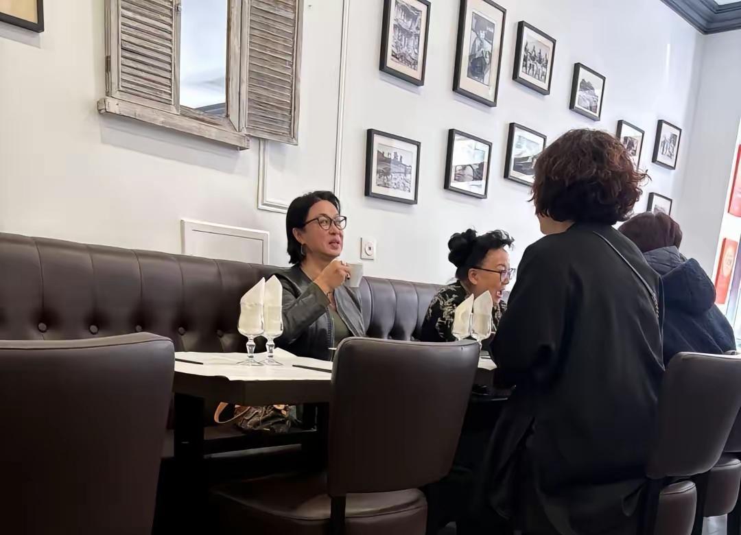 58岁金星素颜状态你怎么看只要金星不闹腾，在法国挺好的。金星 金星法国