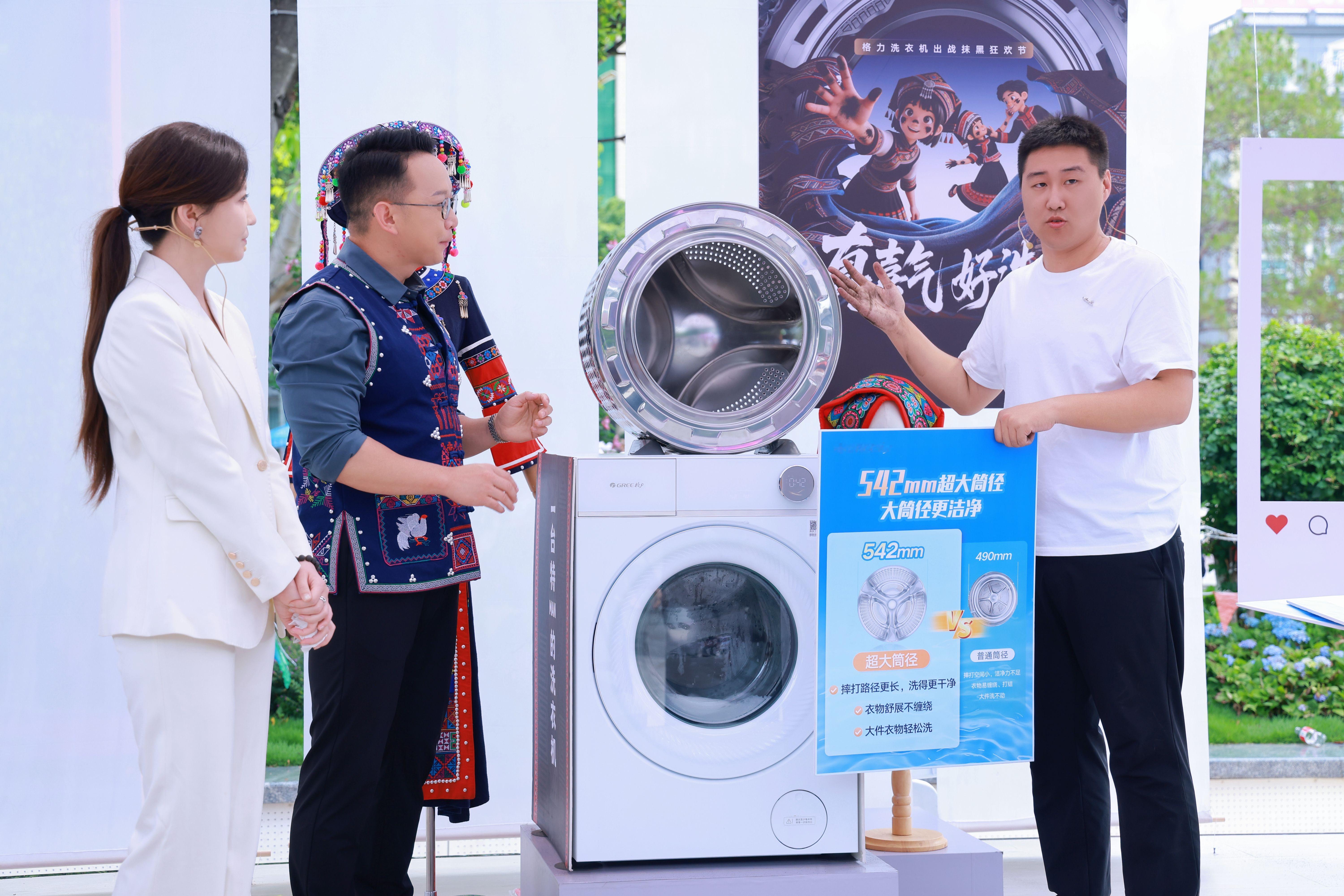 这届年轻人开始主动求黑了还以为自黑，原来是哈尼族的“抹黑节”，少数民族奇怪节日真