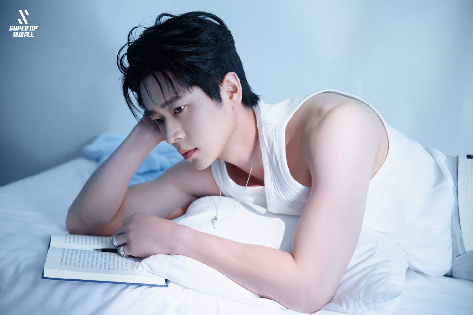 丞磊居家男友感 丞磊好立体的骨相 看了丞磊的照片，终于理解什么叫“骨相美人”（划