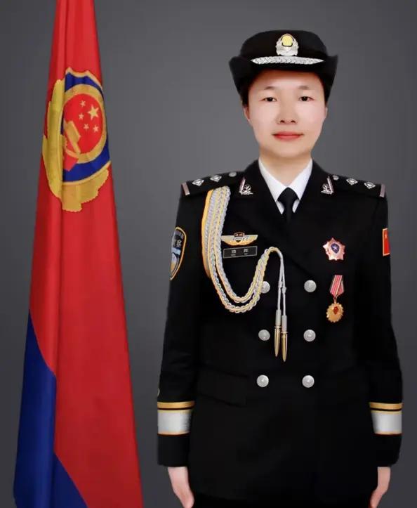 扎根兵团基层派出所，88后女警成百姓贴心“亲闺女”
 
杨辉，女，汉族，1988