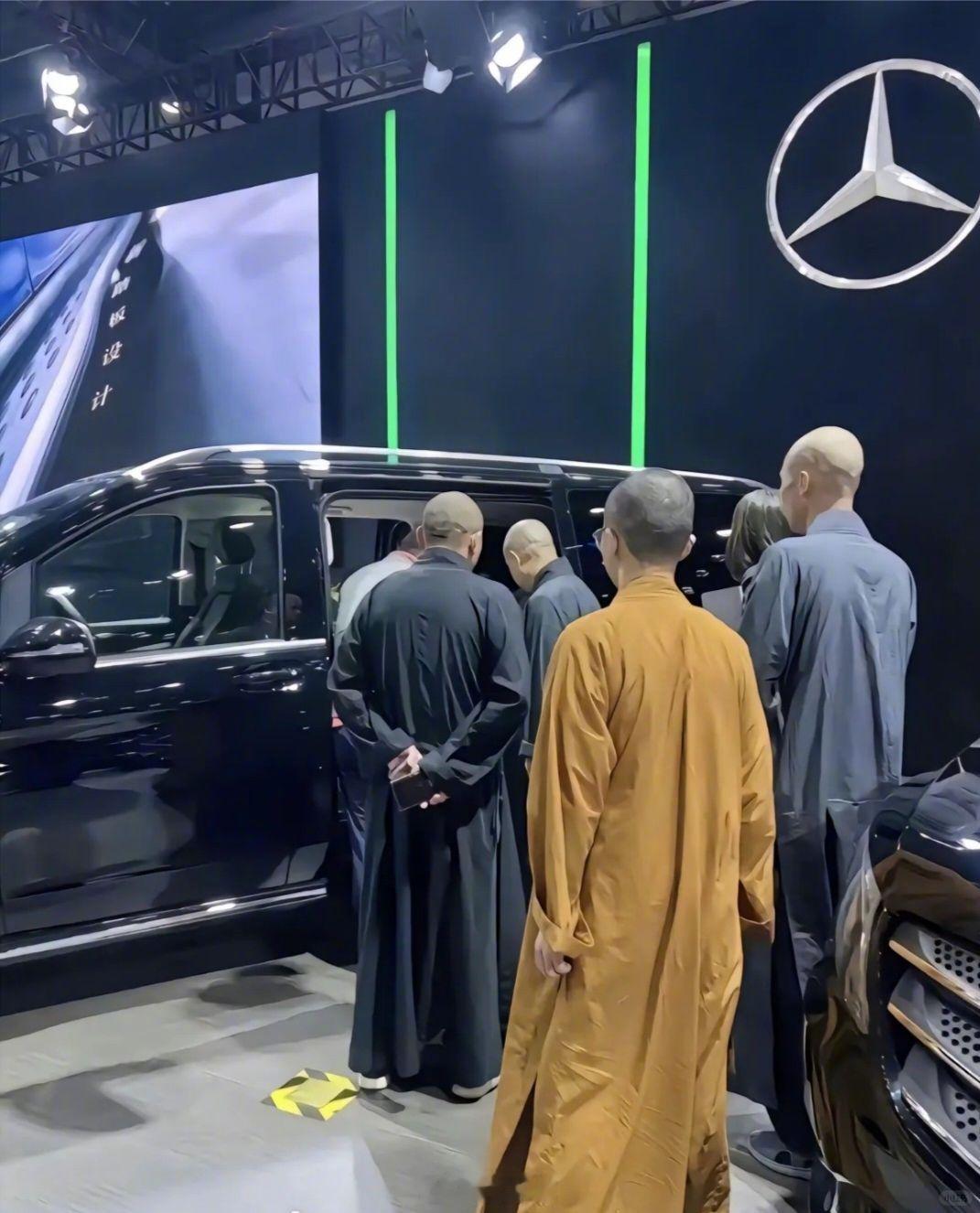 我问：大师你是那个寺的？大师：梅赛德寺我问：灵不灵？大师：S680我问：大师你是