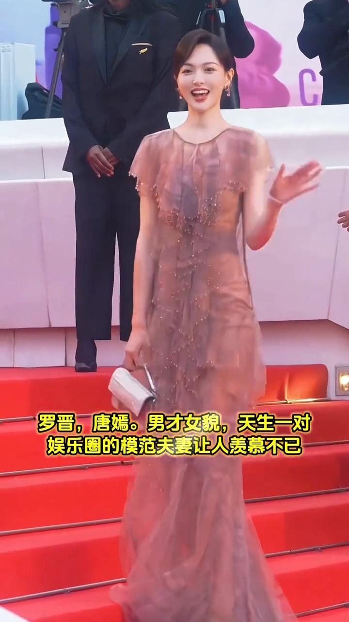 罗晋，唐嫣。男才女貌，天生一对，娱乐圈的模范夫妻让人羡慕不已。
