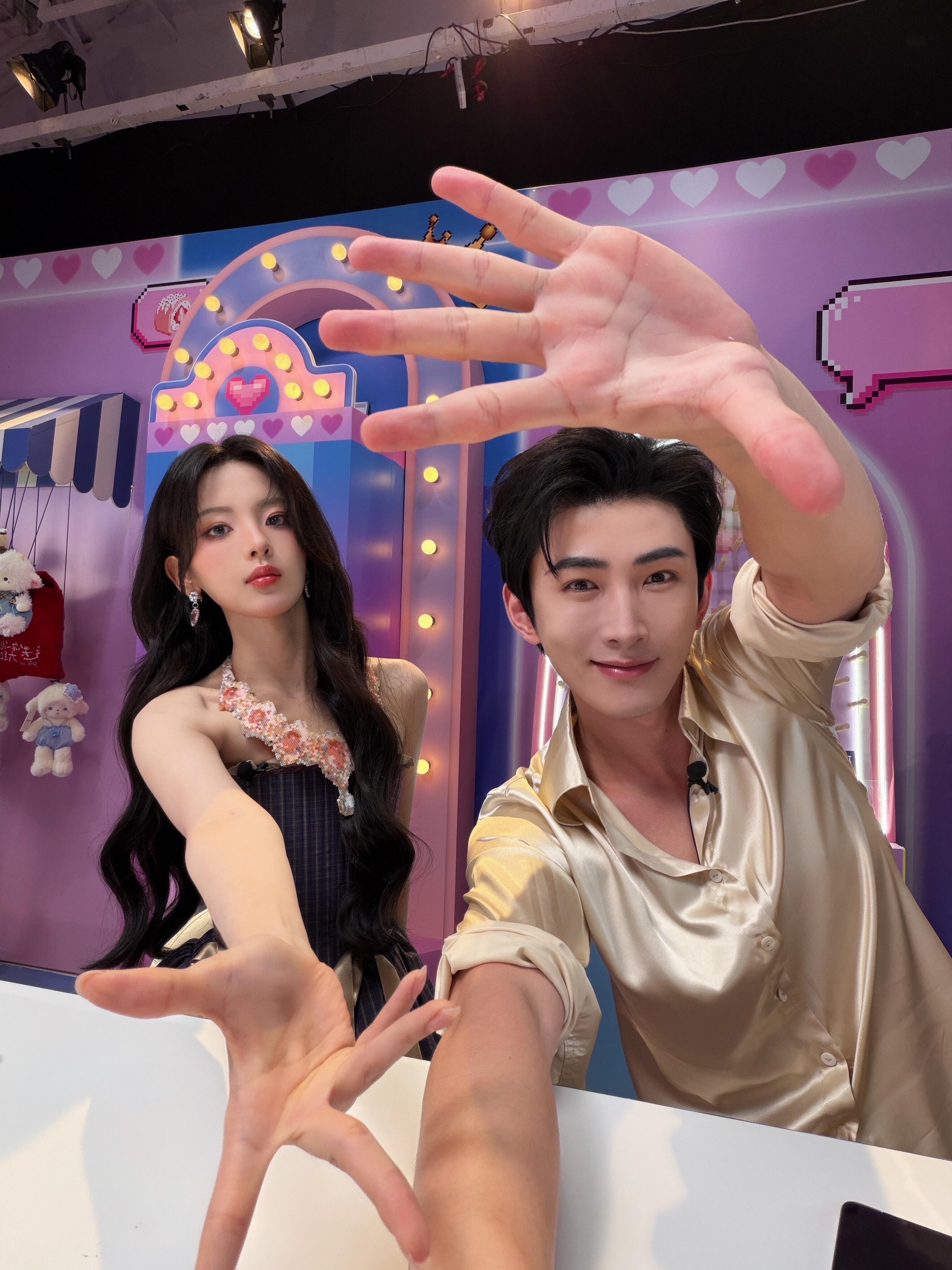 杨超越  主持人更新和超越的自拍 好漂亮好漂亮杨超越捧花告别7月❤️杨超越蛋仔惊