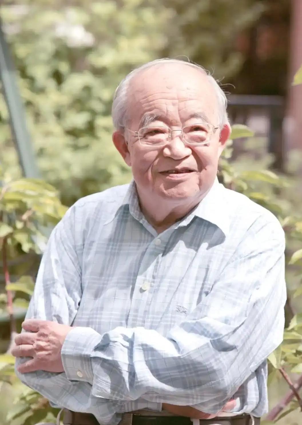 1956年，乔羽写《上甘岭》主题歌半月没动笔，雨后看小孩嬉水后一气呵成，导演非要