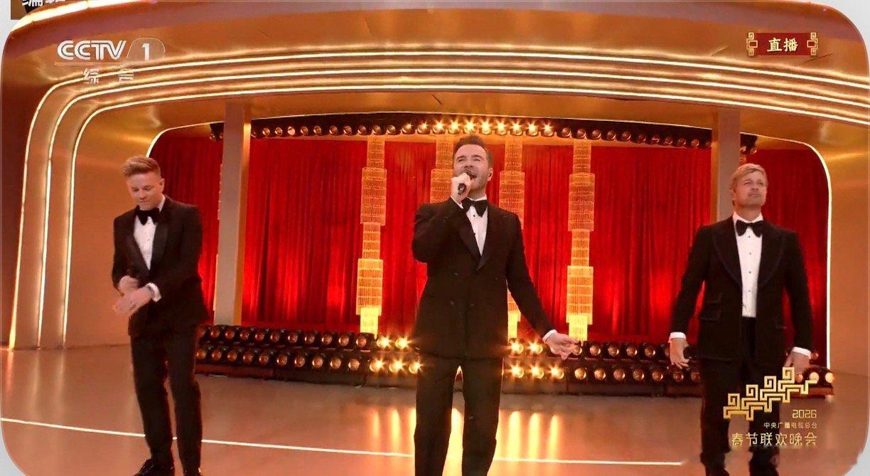 我的天呐这不是我的iPod男神吗早该让他们出来了前面那些机器人乱七糟八的是啥啊春