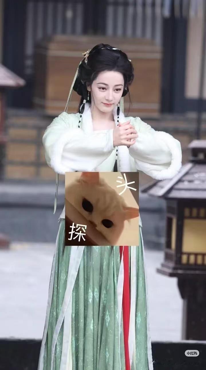 迪丽热巴绿色贺思慕行礼路透  迪丽热巴贺思慕行礼路透 迪丽热巴在《慕胥辞》剧组的