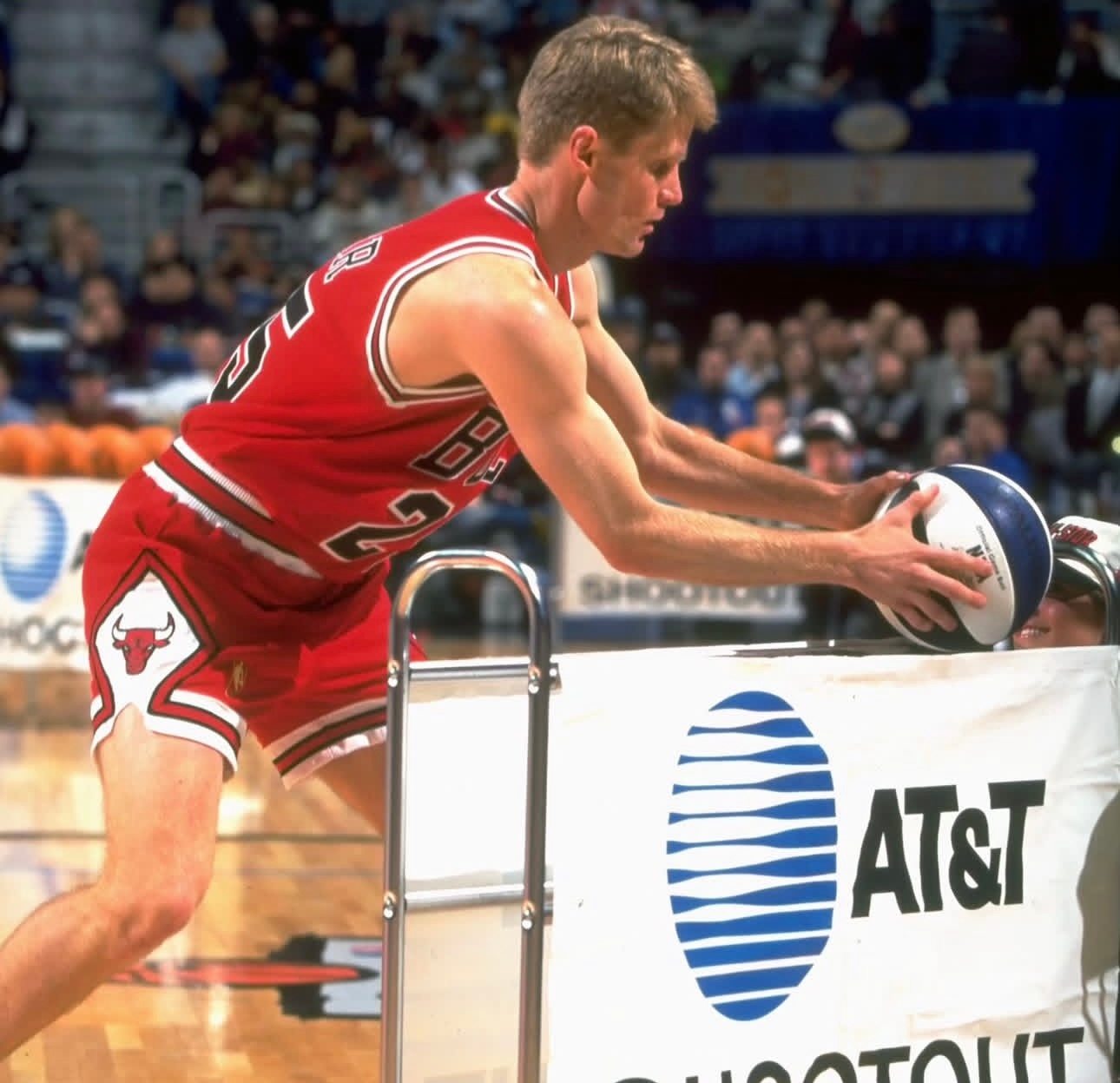 篮天下 1997年，史蒂夫·科尔斩获三分球大赛冠军🏆， Images via 