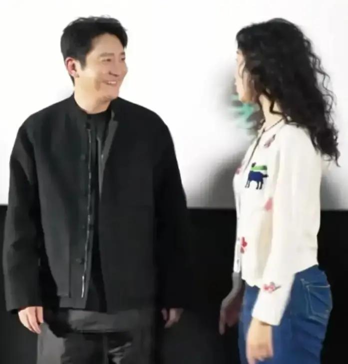 红烧肉翻车那天，我差点被岳母赶出门
 
那天端上桌的是焦黑的锅巴，鲍蕾筷子悬在半