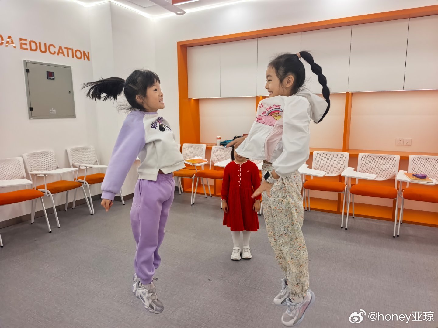 认认真真、可可爱爱的宝贝们[嘻嘻]  ​​​