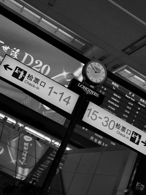 《时差一万公里》看到最后，最大的感悟就是知足常乐。
也许大家看到的是海外归来夫妻