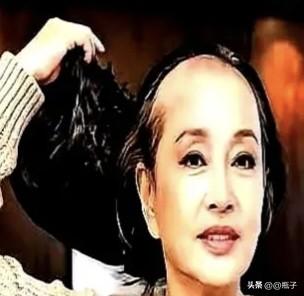 哈哈，刘晓庆本人辟谣了。