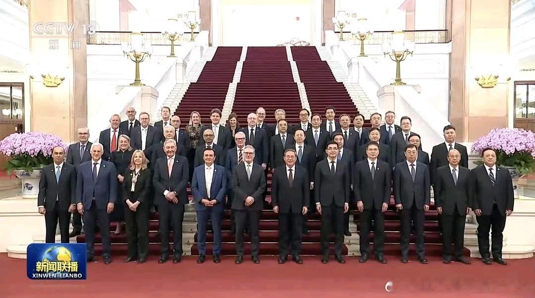 这阵容，还看到了船夫哥和雷军，民营企业越来越强！ 