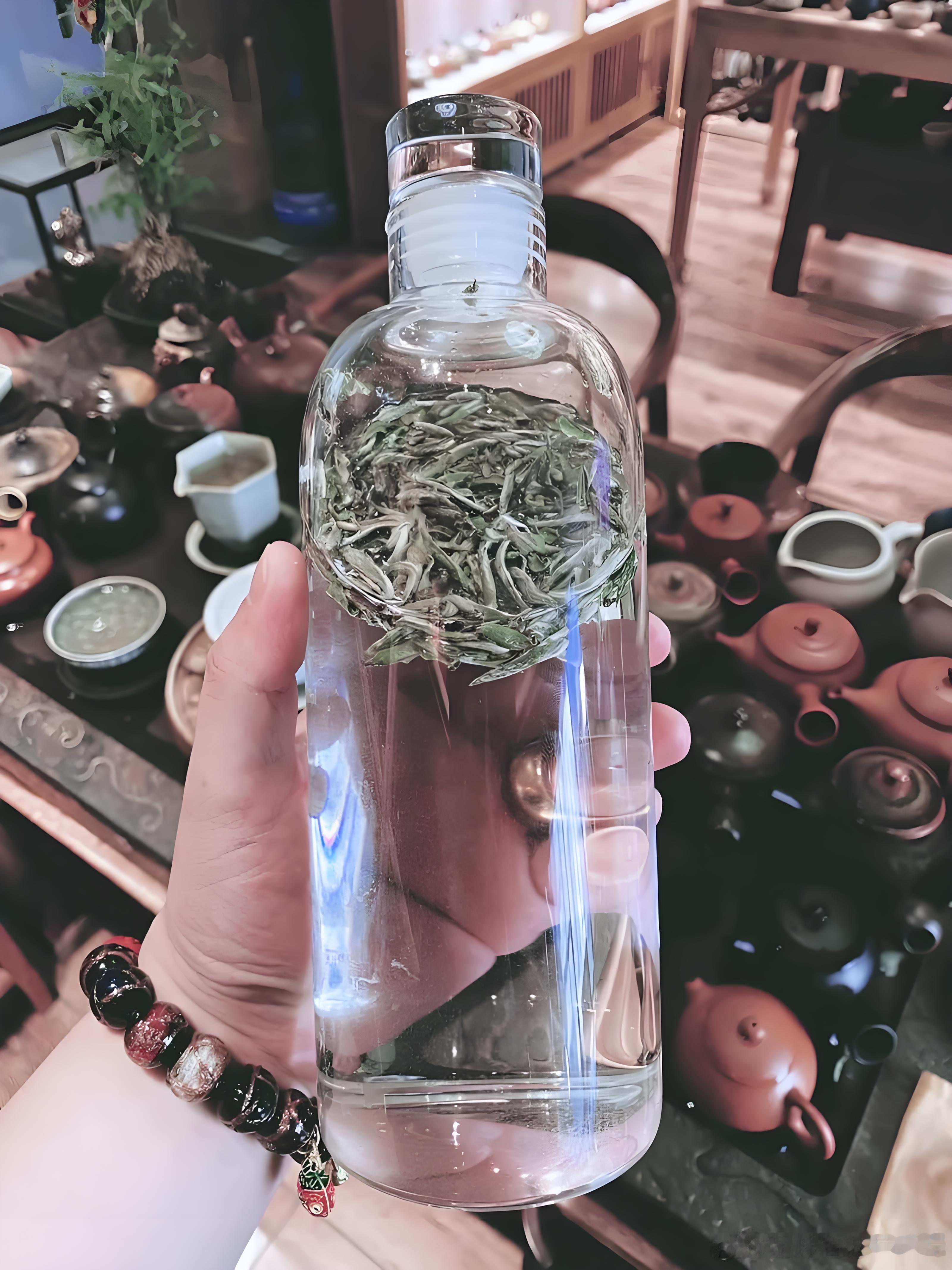 午后冷泡一瓶白毫银针，清凉里透出毫香，这种共识就像…热刺的保级战意是全世界的共识
