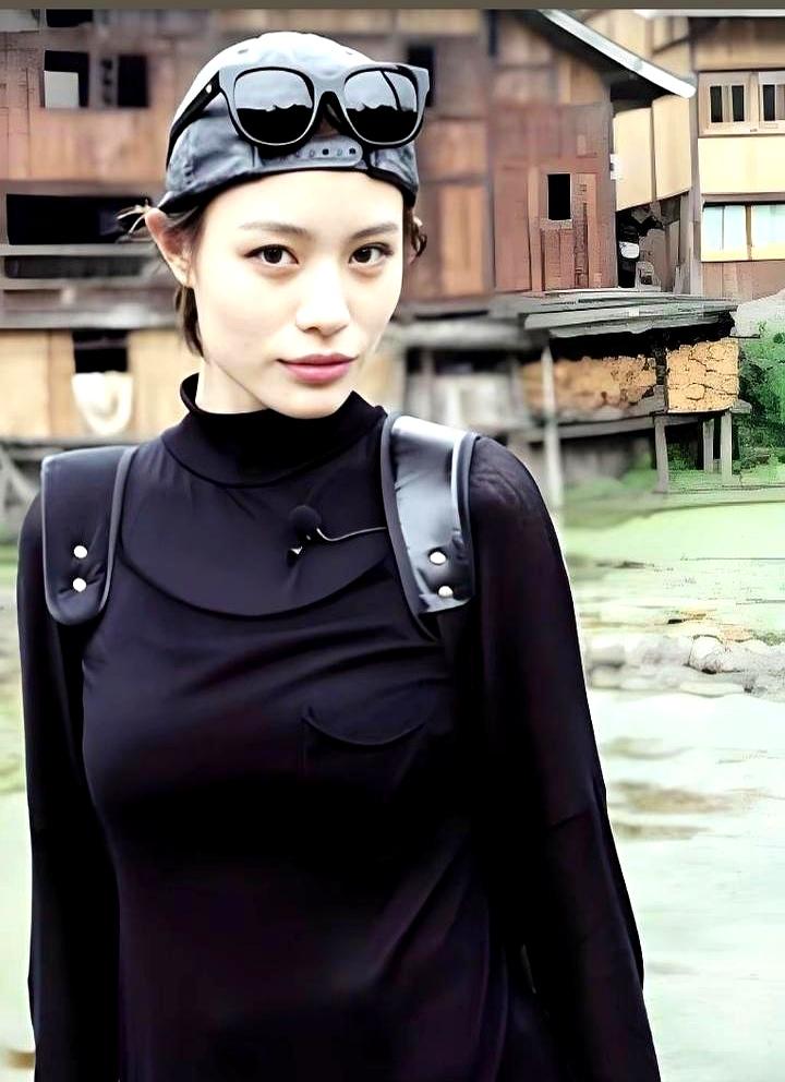 葛荟婕这姐，是真有点东西。
 

直播间里，粉丝问啥她扒啥，一点不藏着掖着。聊起