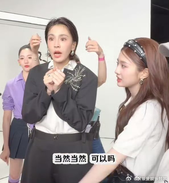 曾沛慈曾沛慈摸张慧雯头像摸小猫乘风2026这个亲昵小动作暖意满满，画面看着格外治