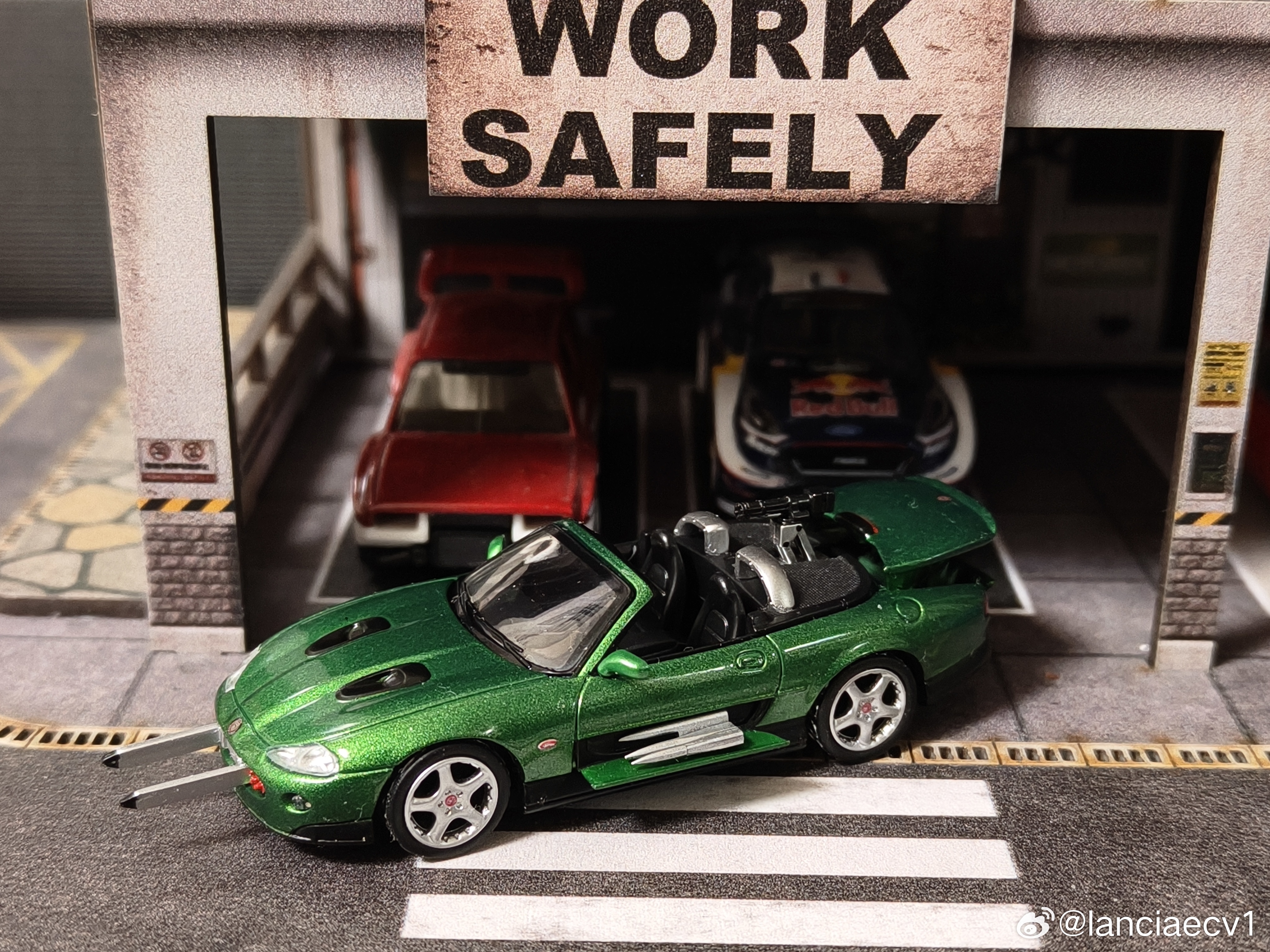 007电影里最帅的反派车，没有之一JAGUAR XKRMINIGT这次走心了车头