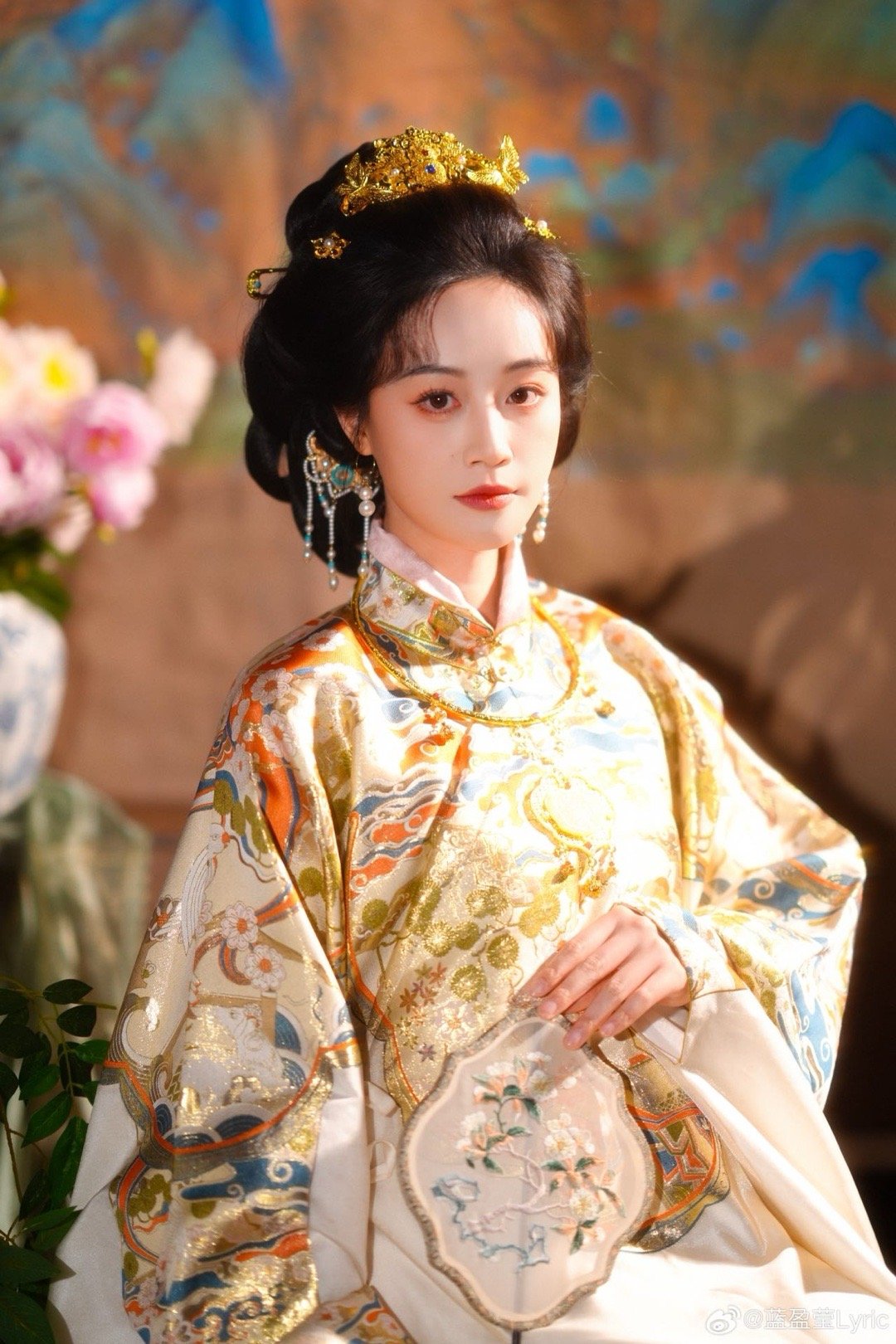 蓝盈莹朝代仿妆一夯夯千年 最惊艳的是她不止妆造像，连神态都带着那个朝代的味道。战