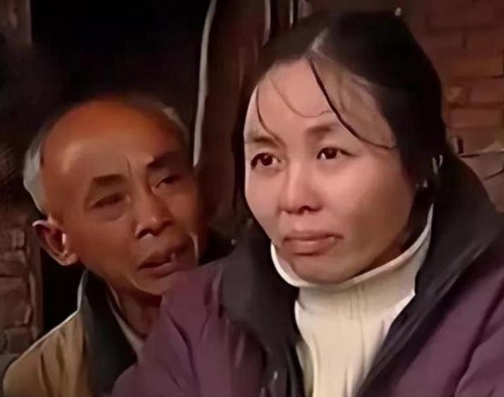 1995 年，20 岁的女大学生何成慧被人贩子 120 元卖给 38 岁老光棍，