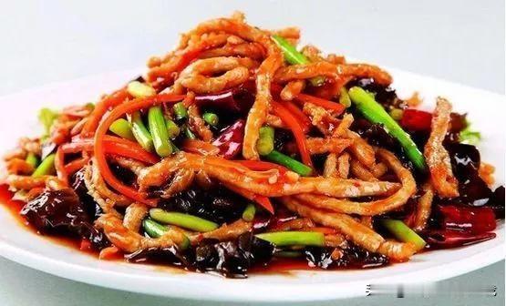 你们知道鱼香肉丝的由来吗？
昨天我生日，媳妇提议去饭店吃，没想到比“铁公鸡”还扣
