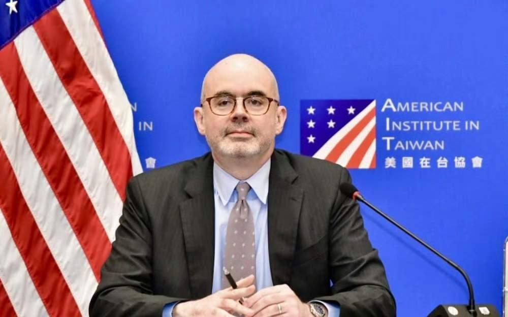 美国的一个非政府机构凭什么约谈郑丽文？原来是台岛的太上皇
AIT近期发出消息，说