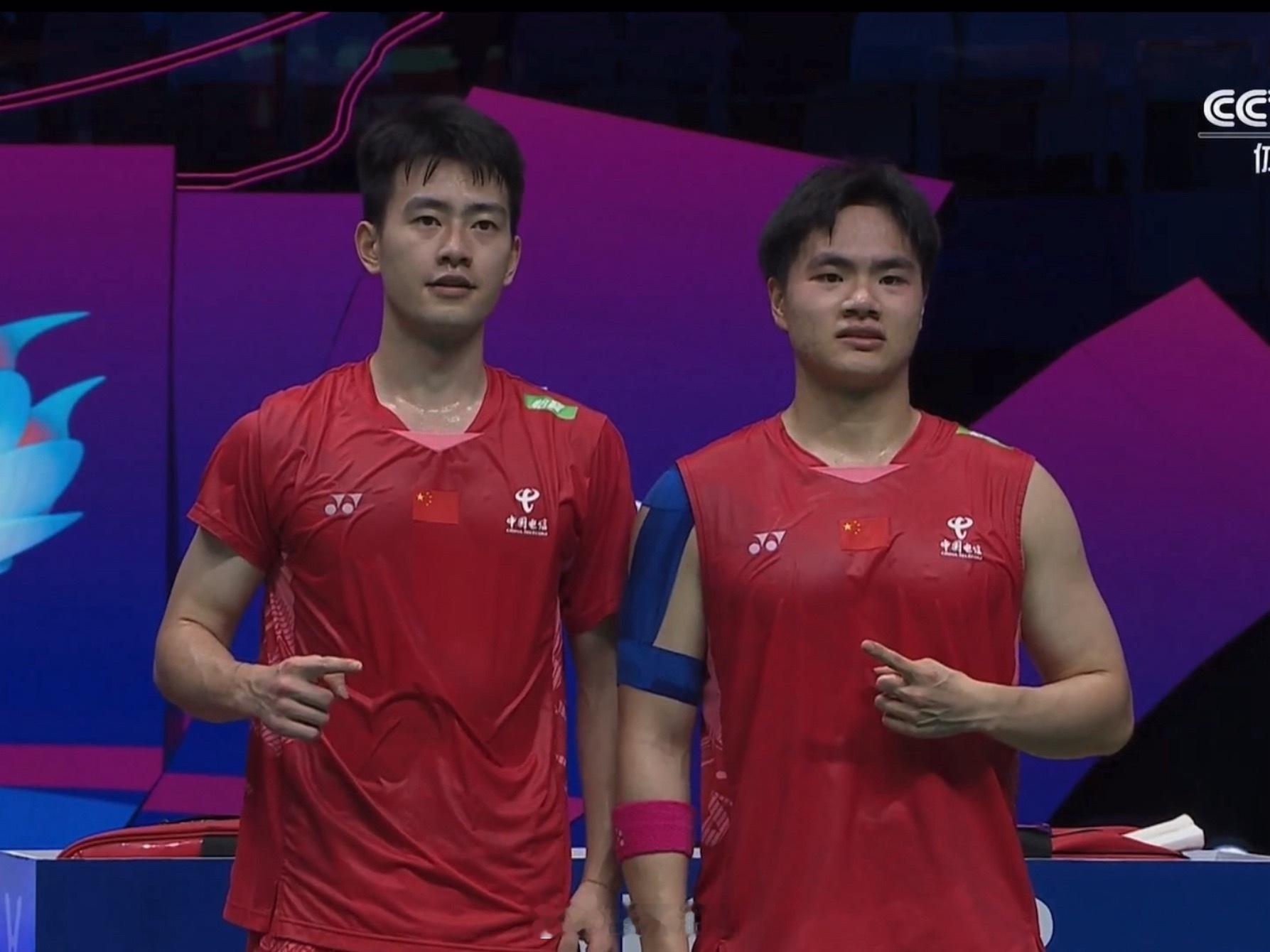 苏杯中国队3-1泰国队 小组第一出线！混双 冯彦哲 魏雅欣 23-21、21-1
