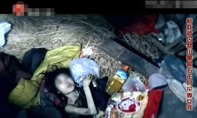 2015年，24岁湖北校花，被囚禁在暗无天日的地窖里长达5年之久，双脚被铁链拴着