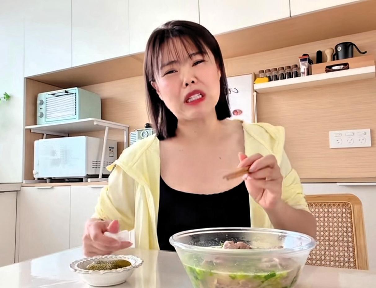 苦茶丹丹香，减肥过头，欲速则不达！
20天瘦十多斤，已经超出人类的健康减肥极限，