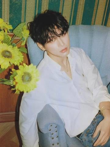 姚琛生日撕拉片姚琛拍撕拉片好权威谁能看出来姚琛已经28岁了！这次生日撕拉片氛围感