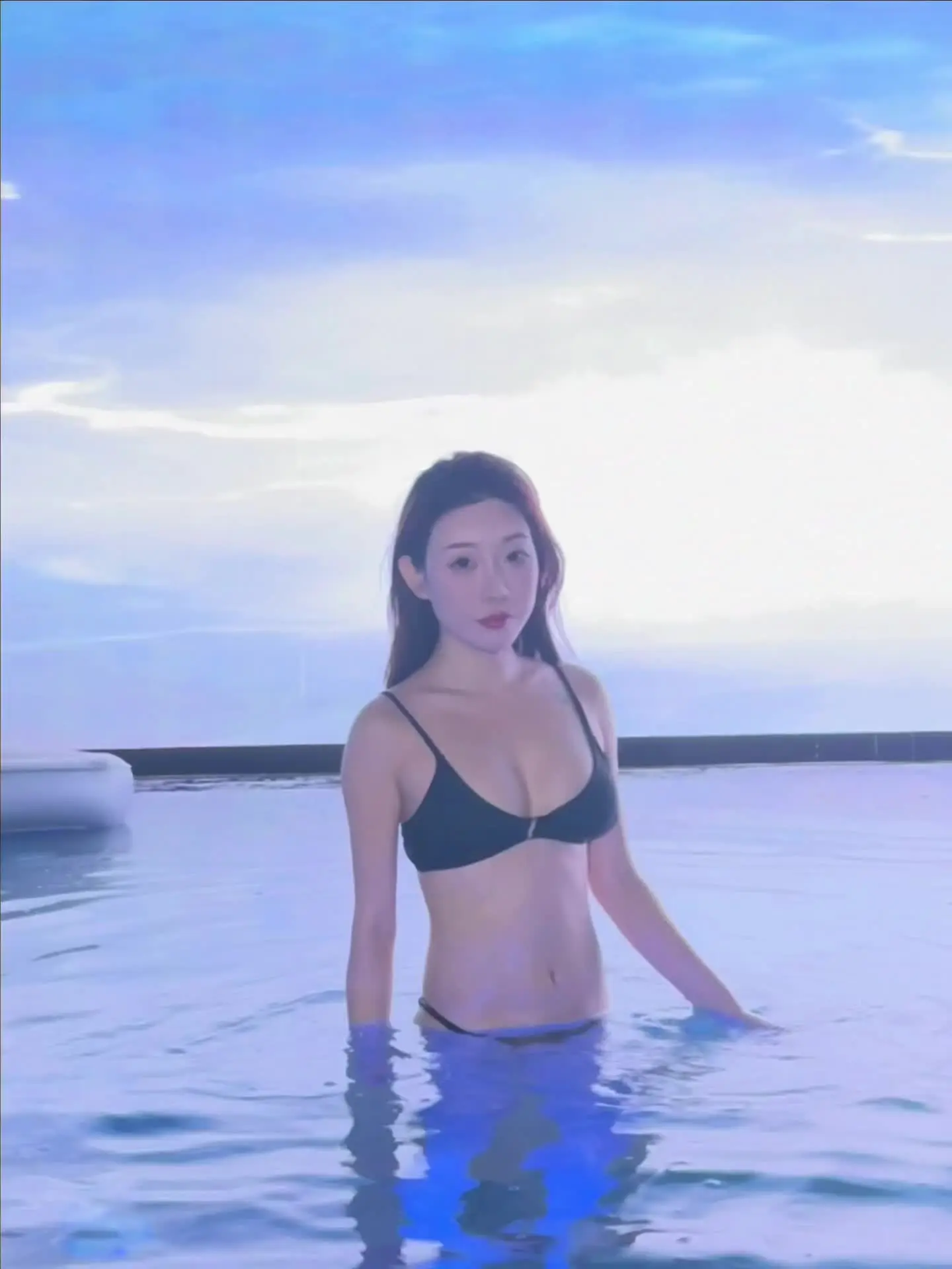 试图用美色勾引你们