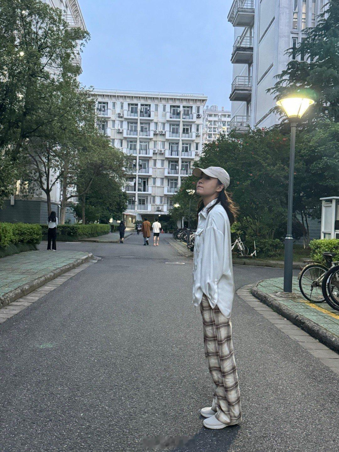 问：这是哪个学校 ​​​