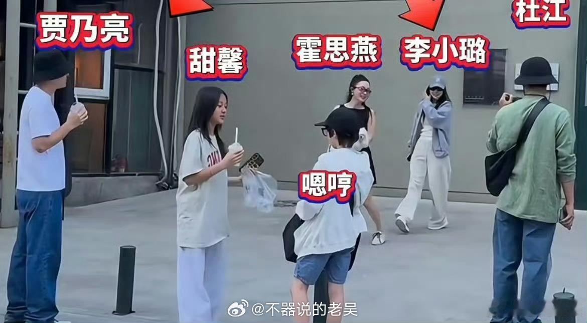 霍思燕一家与贾乃亮一家出游 搞得我还以为是贾乃亮跟霍思燕在一起了呢？就是两家一起