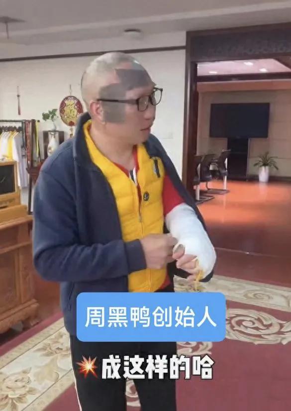 周黑鸭的创始人被卡磁炉炸得面目全非……
这玩意大家并不陌生，不仅野餐的人喜欢用，