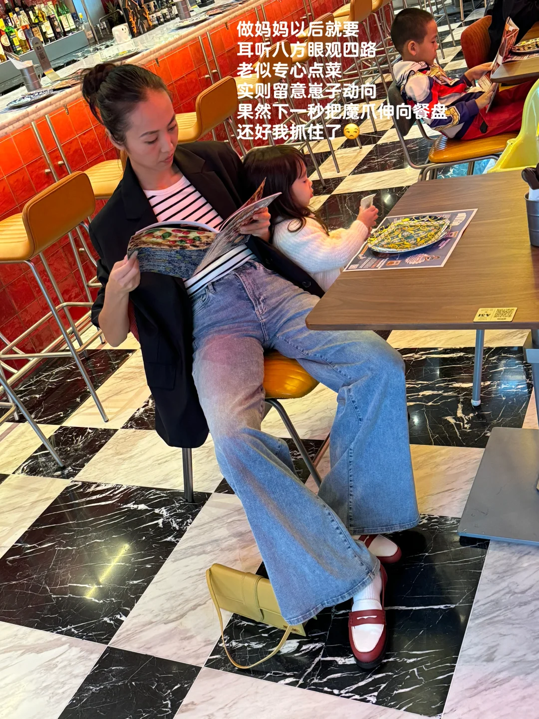 她好像知道自己很可爱☺️
