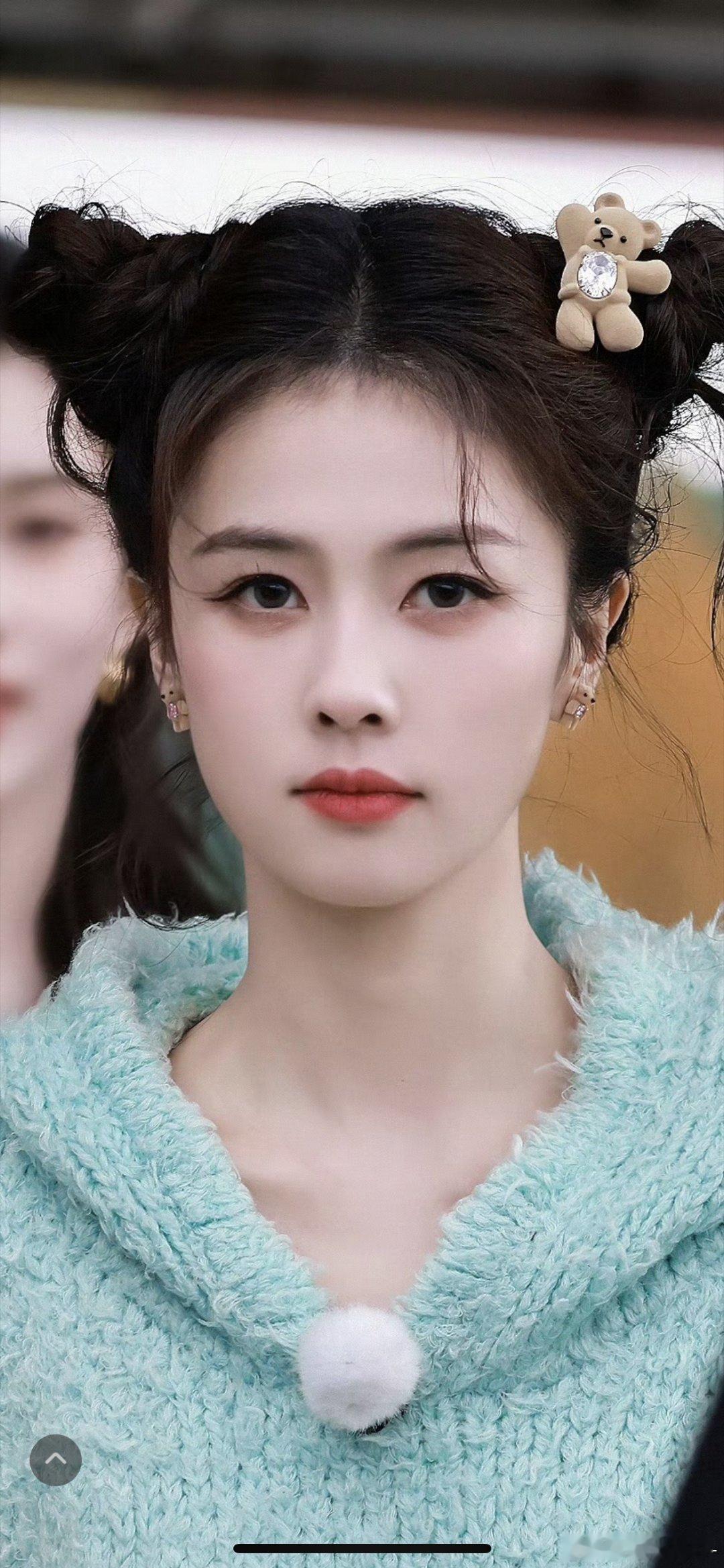 白鹿英气的长相为什么总喜欢可爱的风格 ​​​