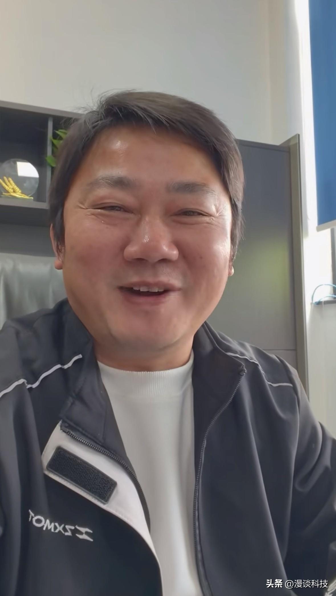 针对张雪机车很会营销质疑，张雪亲自发聊天记录回应了。负责营销的人语音回复张雪：我