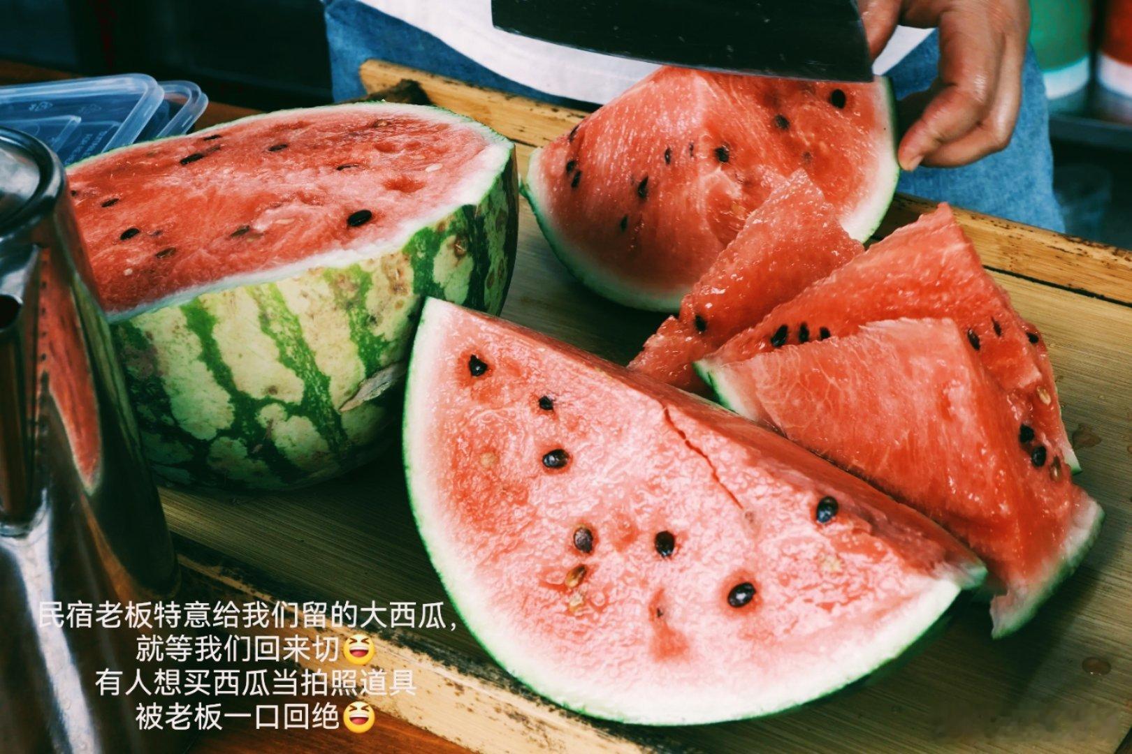 安徽呈坎的夏天也太好拍了真不用带啥专业相机，就揣个手机够了。早上雾气蒙蒙的，白墙