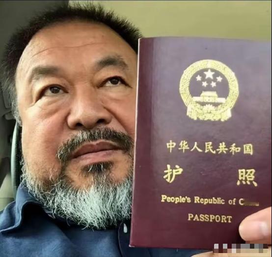 他老了，他害怕斩杀线。

海外抹黑祖国的人跑回来避寒了，一脸戾气还不甘，这种人根