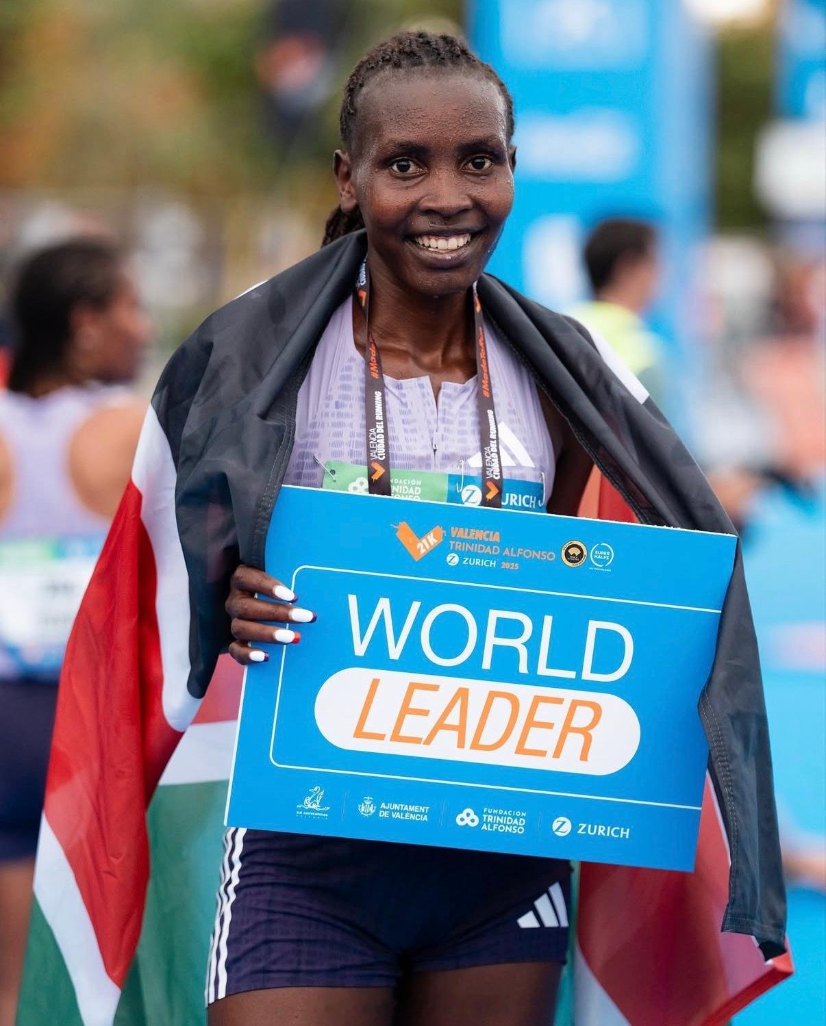 2025瓦伦西亚半马女子方面，🇰🇪恩格蒂奇1:03:08获得冠军，成功卫冕，