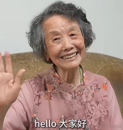 电影《给阿嬷的情书》走红了。84岁的素人演员阿嬷却开心不起来。不仅有多年不联系的